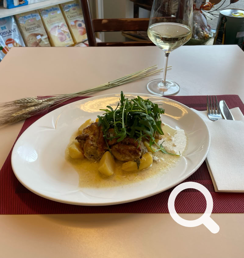 Frisch zubereitetes italienische Mittagsmenu